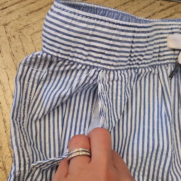 Tommy Hilfiger Blue and White Striped Short Size 8 NWOT - Picture 2 of 9